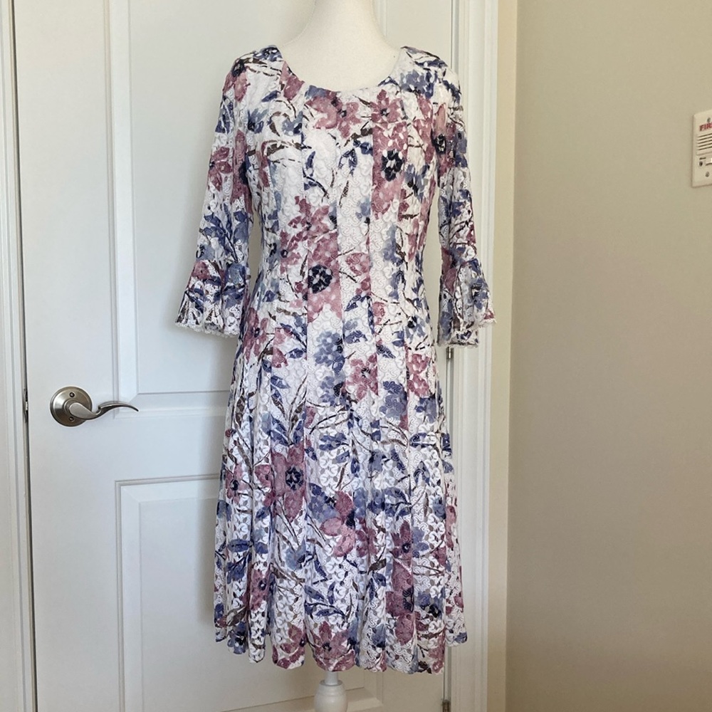 Rabbit Rabbit Rabbit Women's Pink and Blue Scoop Neck Lace Lined Dress S 10 EUC